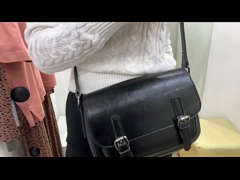 ❤️ Javna masturbacija mlade kučke FeralBerry sa dildom u sobi za provjeru Porno kod nas