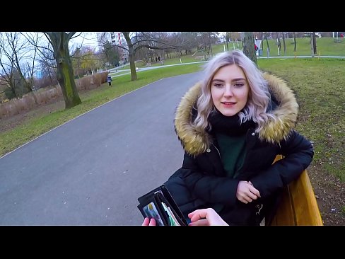 ❤️ Guta zgodnu spermu stranca za novac - pušenje u parku od Eve Elfie Porno kod nas